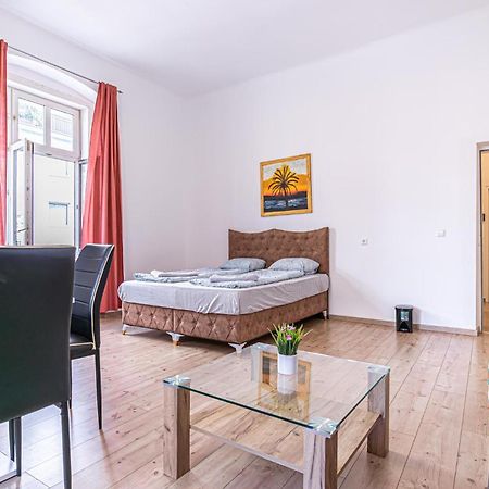 6 Min To Amusement Park - Economy Rooms In Shared Apartment ウィーン エクステリア 写真
