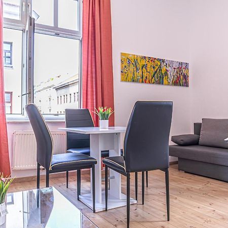 6 Min To Amusement Park - Economy Rooms In Shared Apartment ウィーン エクステリア 写真