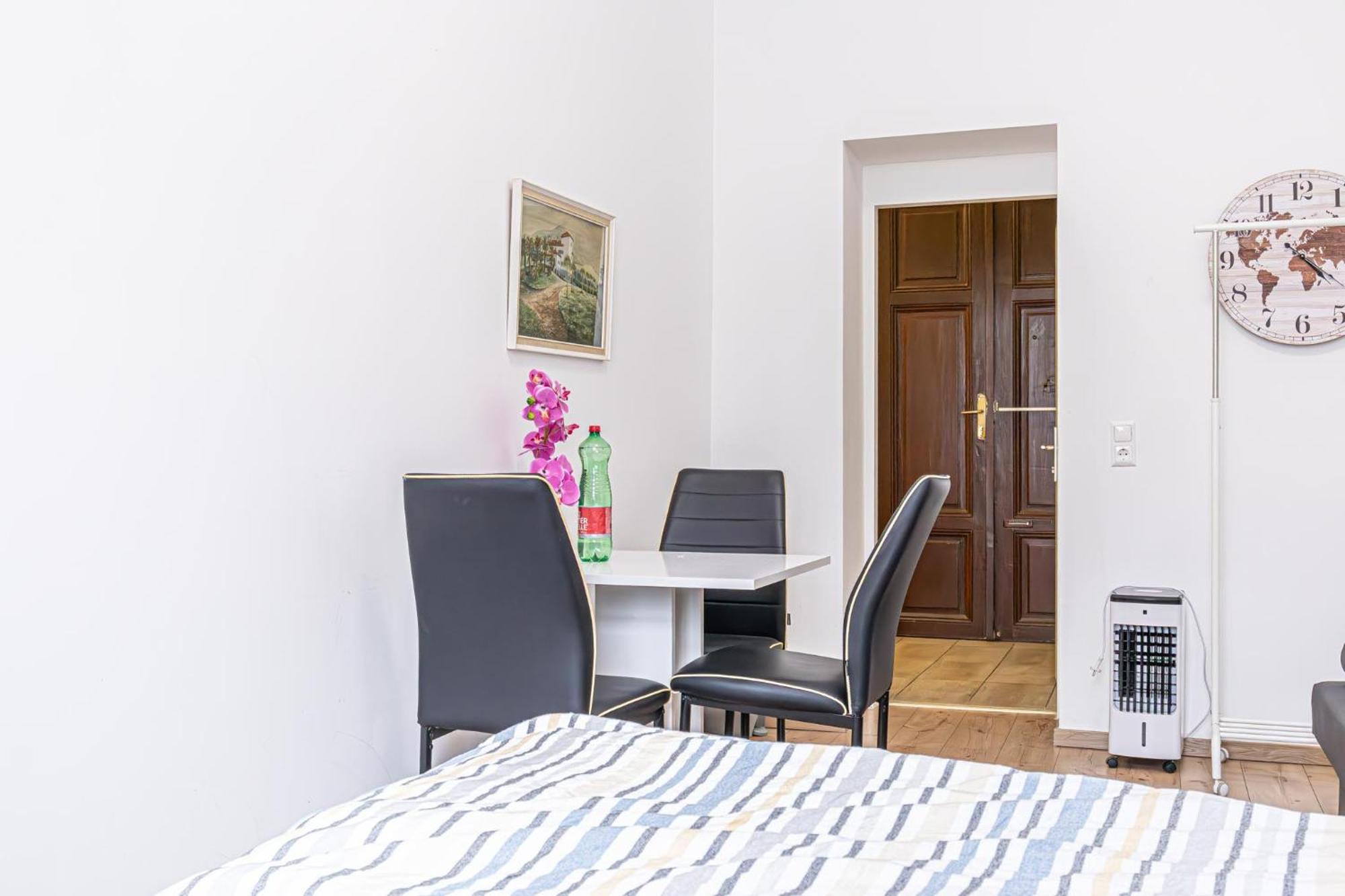 6 Min To Amusement Park - Economy Rooms In Shared Apartment ウィーン エクステリア 写真