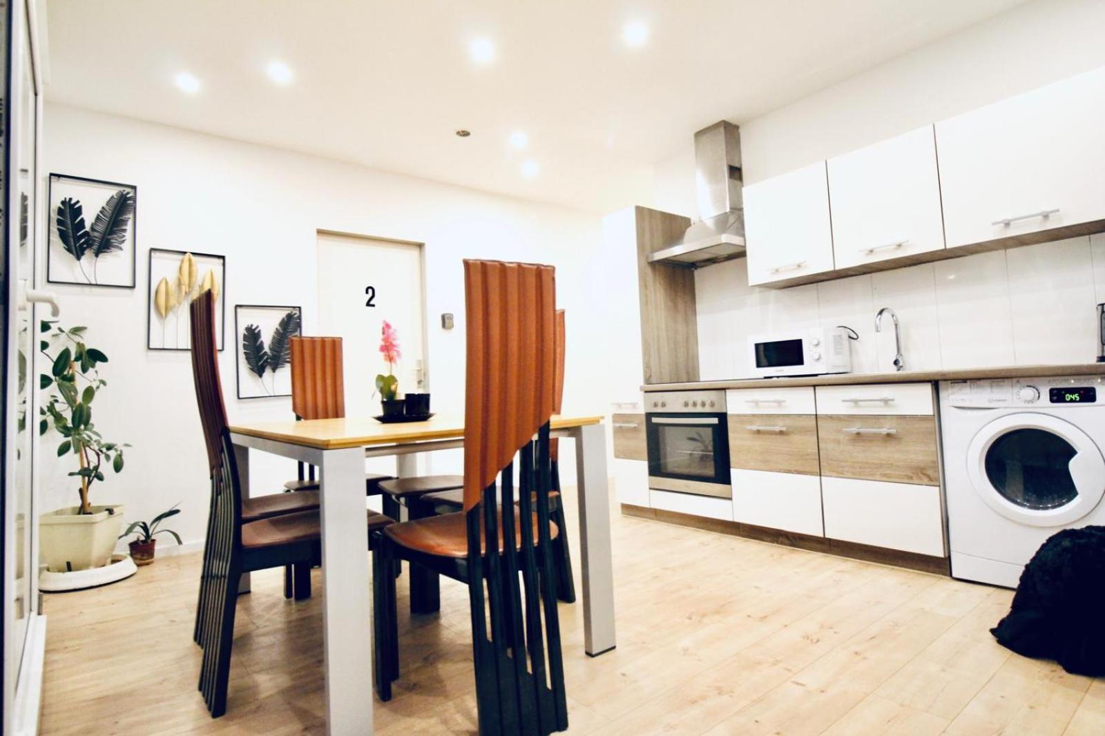 6 Min To Amusement Park - Economy Rooms In Shared Apartment ウィーン エクステリア 写真