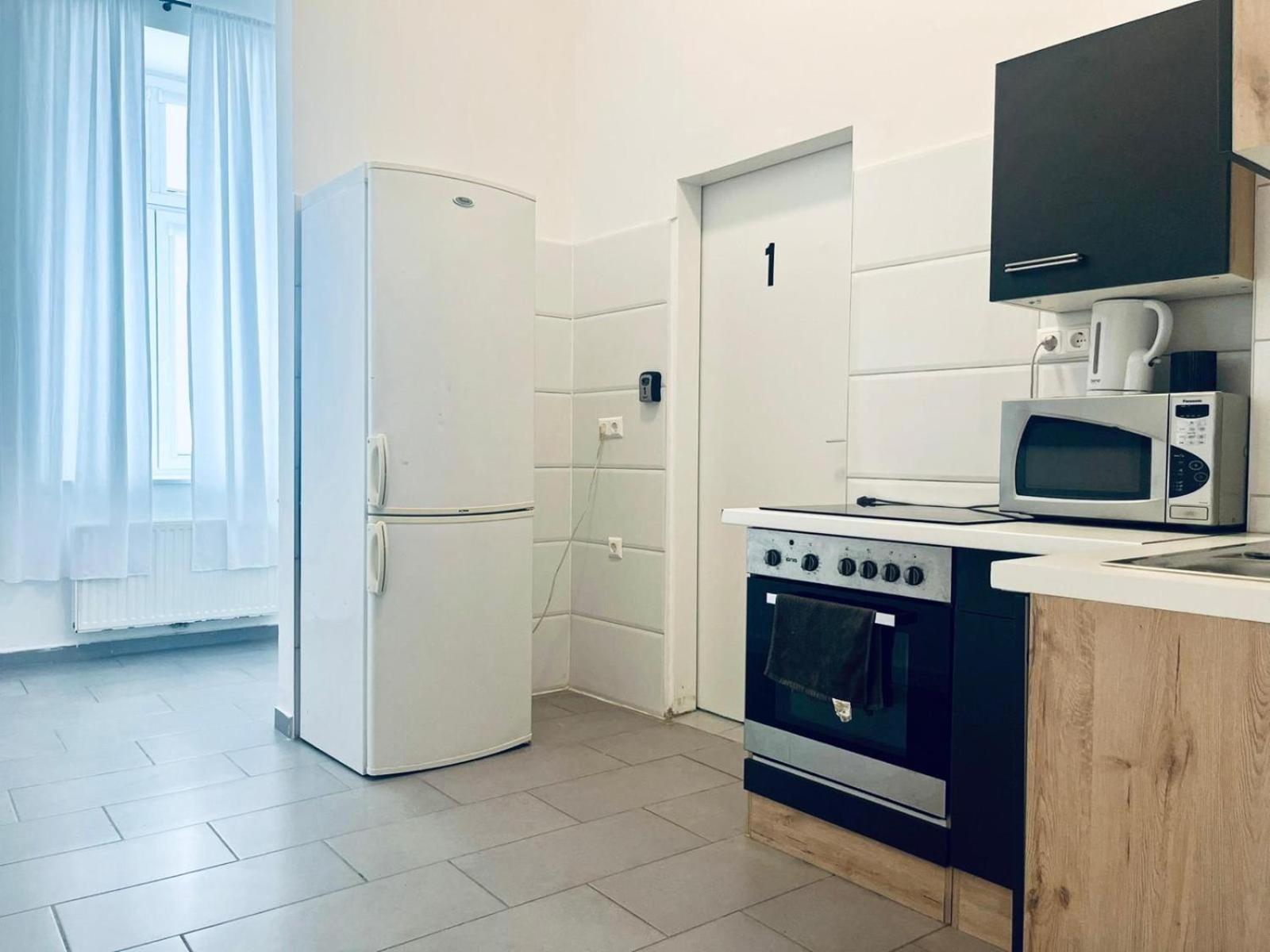 6 Min To Amusement Park - Economy Rooms In Shared Apartment ウィーン エクステリア 写真